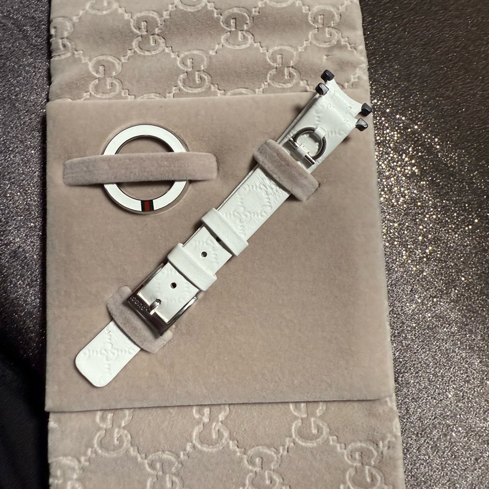 NWOT Authentic Gucci Small U-Play Kit White Leather Watch Strap And Bezel